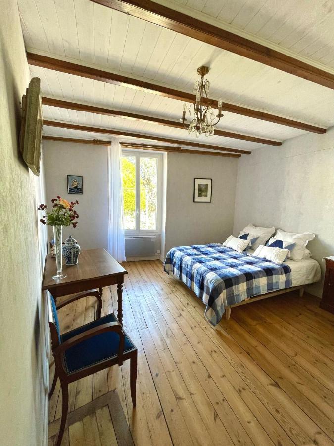 Chez Sarah - L'Escapade Bed and Breakfast Javerlhac-et-la-Chapelle-Saint-Robert Εξωτερικό φωτογραφία